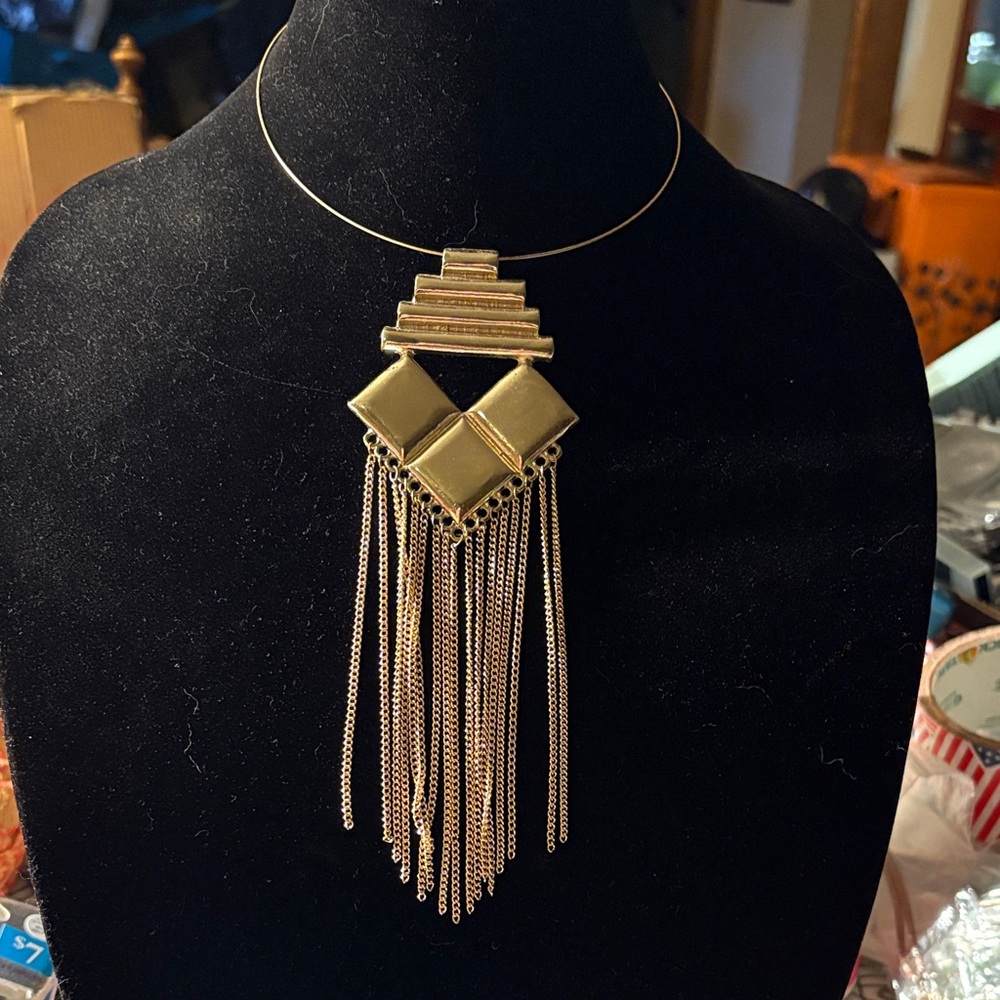 Elegant Gold Fringe Necklace